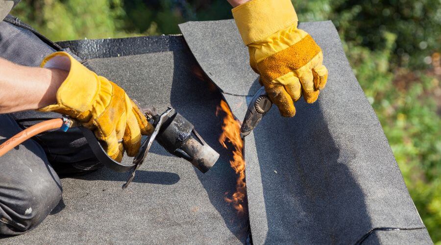 Professional gutter cleaning in Macks Creek, MO